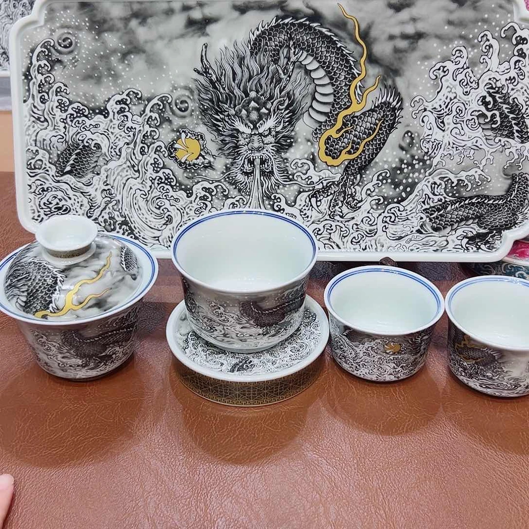 摆件景德镇陶瓷艺术展在上海开幕之际隆重