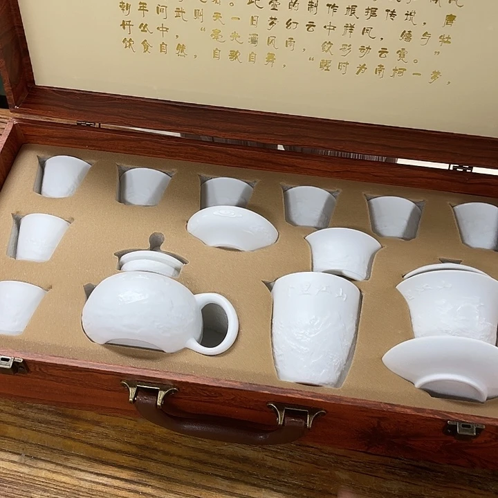 孤品茶具套装等。