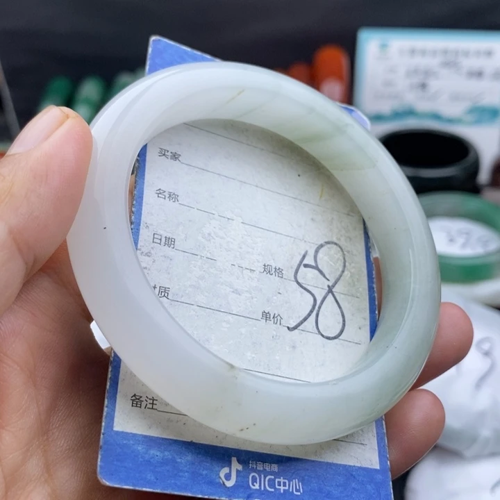 未镶嵌手镯石英质玉