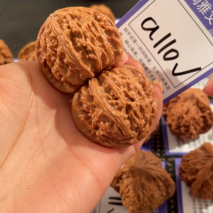 把件文玩核桃110号4.1三角白