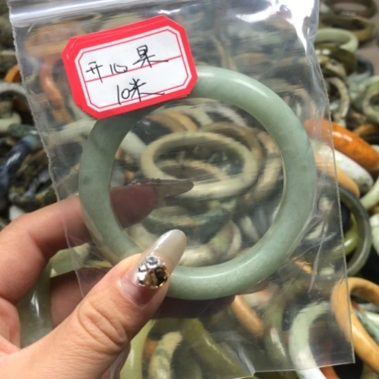 未镶嵌蛇纹石玉手镯?****