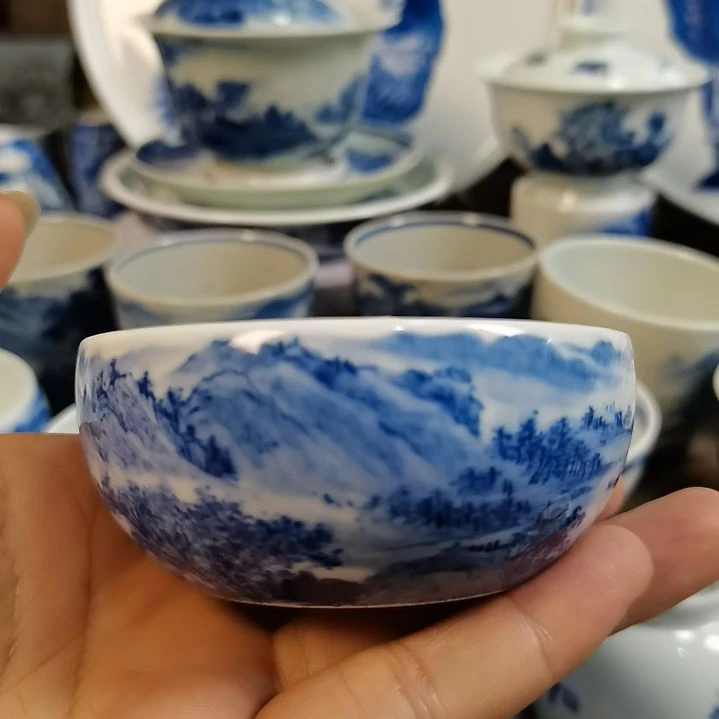 瑕疵品景德镇陶瓷青花山水禅定杯
