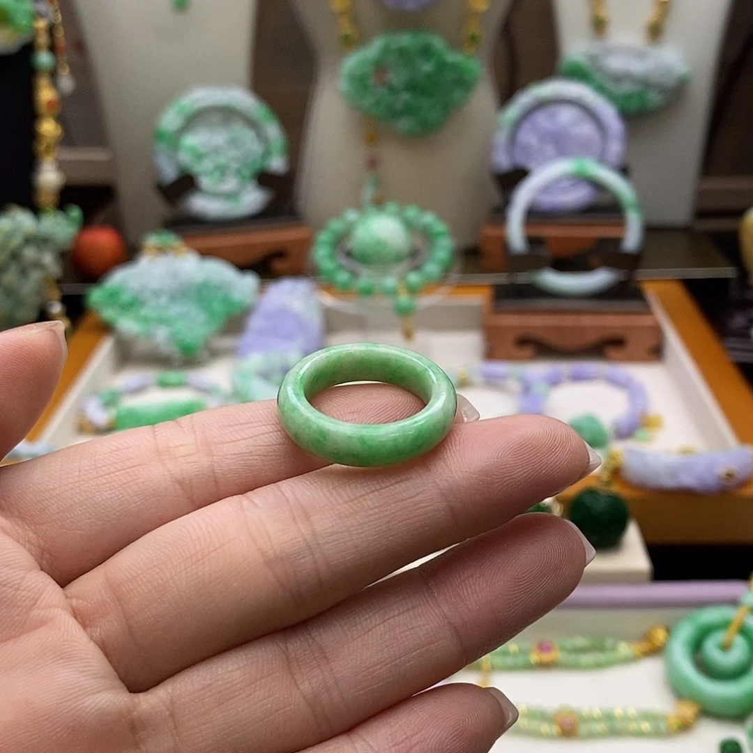 颈饰未镶嵌翡翠天然