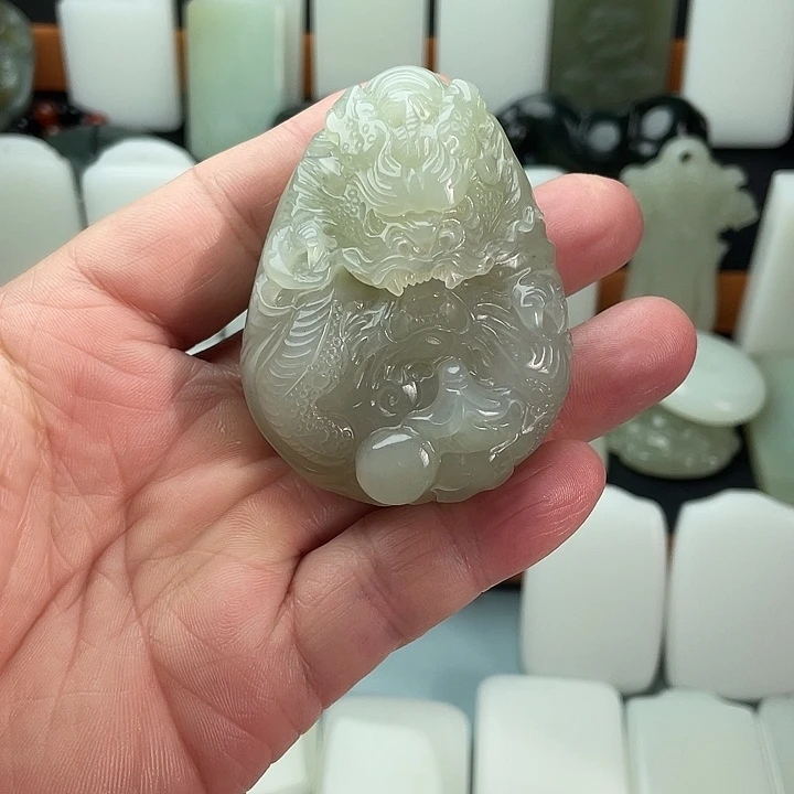 颈饰未镶嵌和田玉（糖玉）