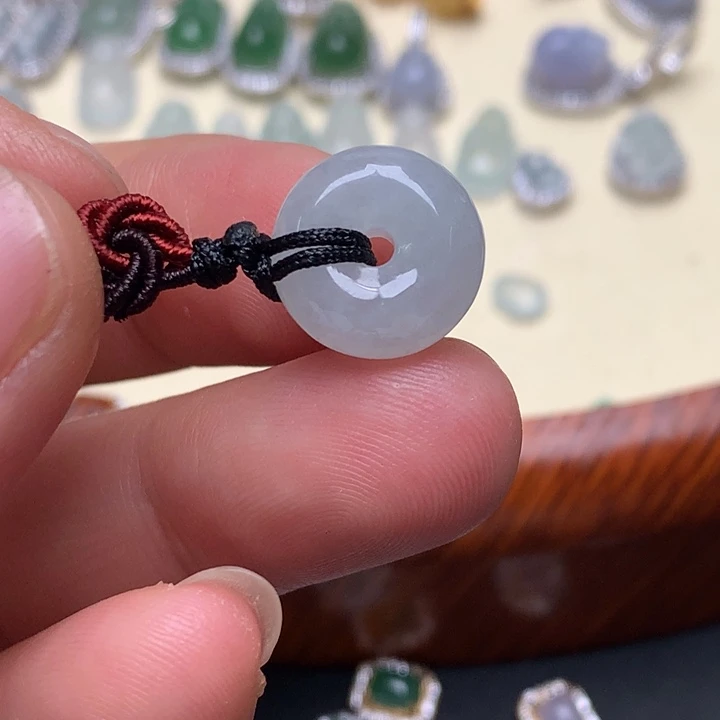 翡翠颈饰未镶嵌翡翠平安扣