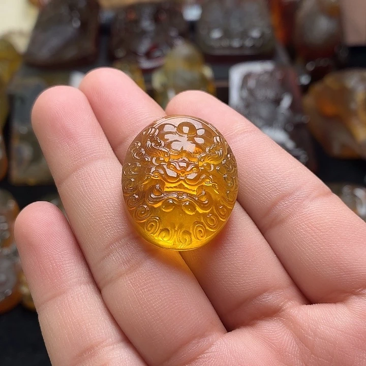 琥珀未镶嵌颈饰13