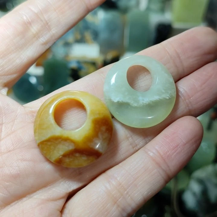 一***子岫玉未镶嵌挂坠款式