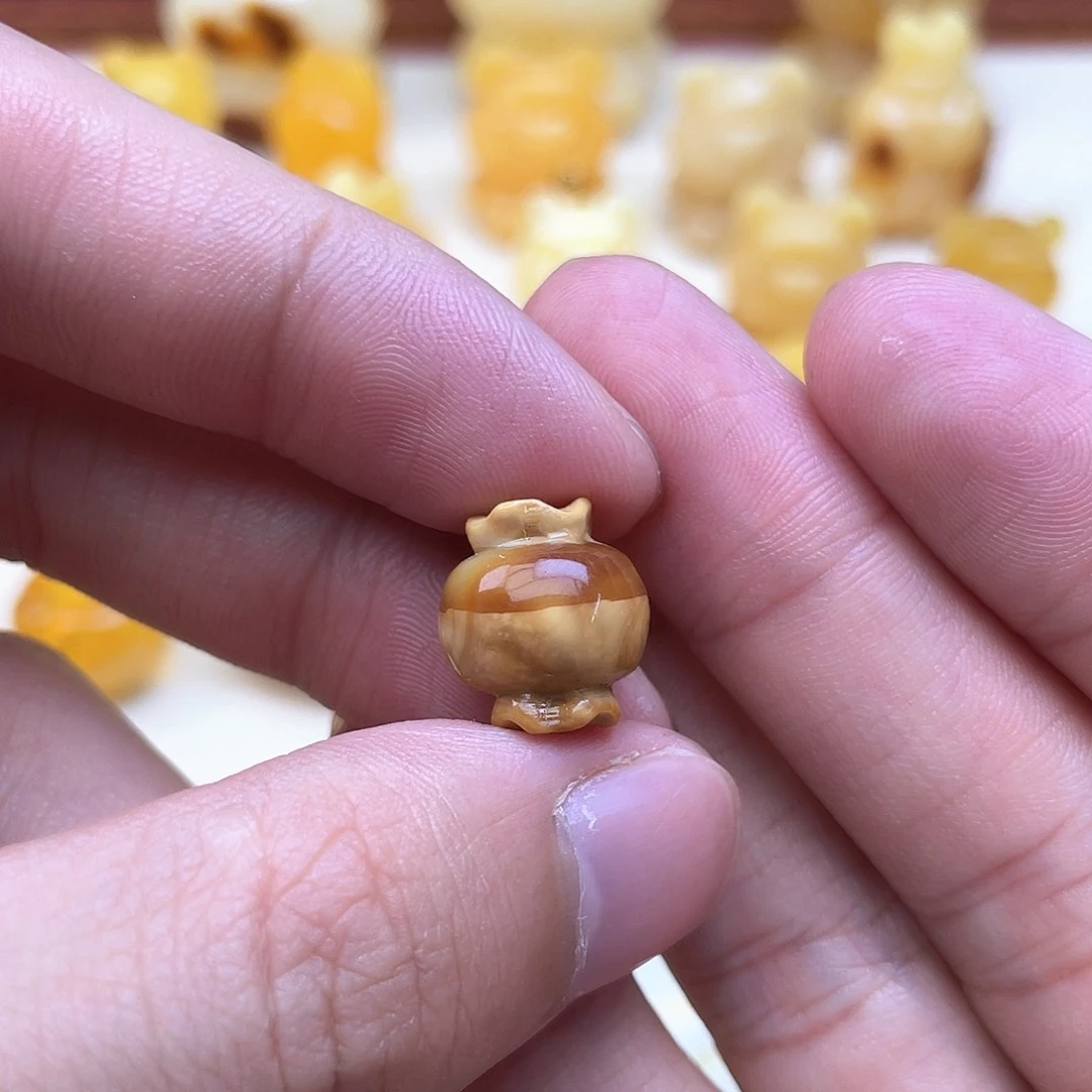 未镶嵌琥珀裸石蜜蜡