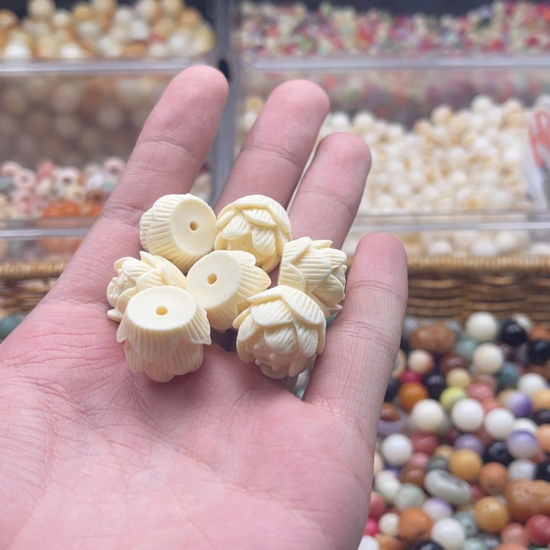 吊坠白玉菩提q16/5+5颗粉压莲花