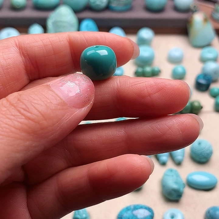 绿松石未镶嵌颈饰