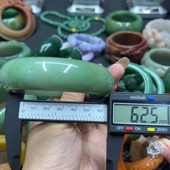 石英质玉手镯未镶嵌绵*