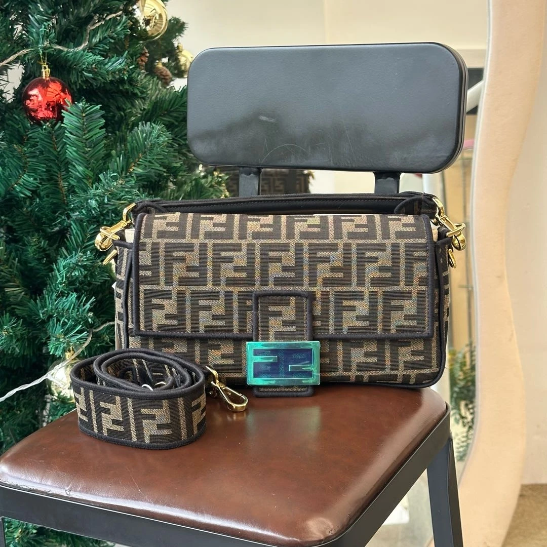99新 FENDI/芬迪 【文子姐专属】d9753  芬迪老花帆布单肩包