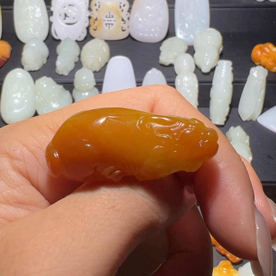 颈饰未镶嵌和田玉苏****）