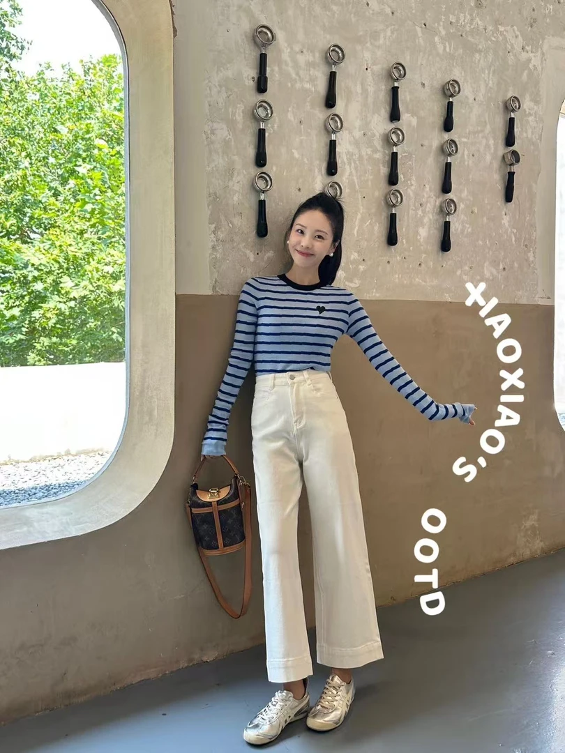 撞色条纹针织衫女秋季2025新款设计感修身圆领长袖上衣百搭直筒裤