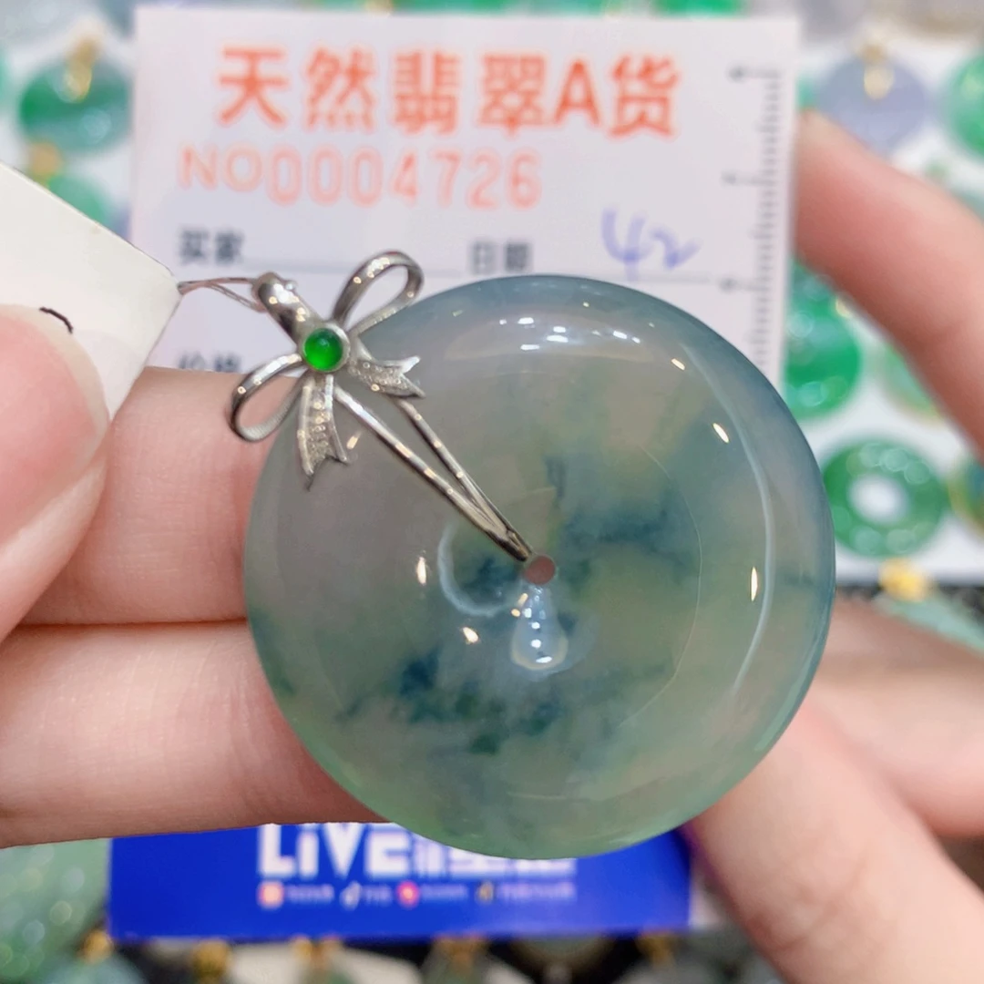 翡翠18K金镶嵌颈饰扣