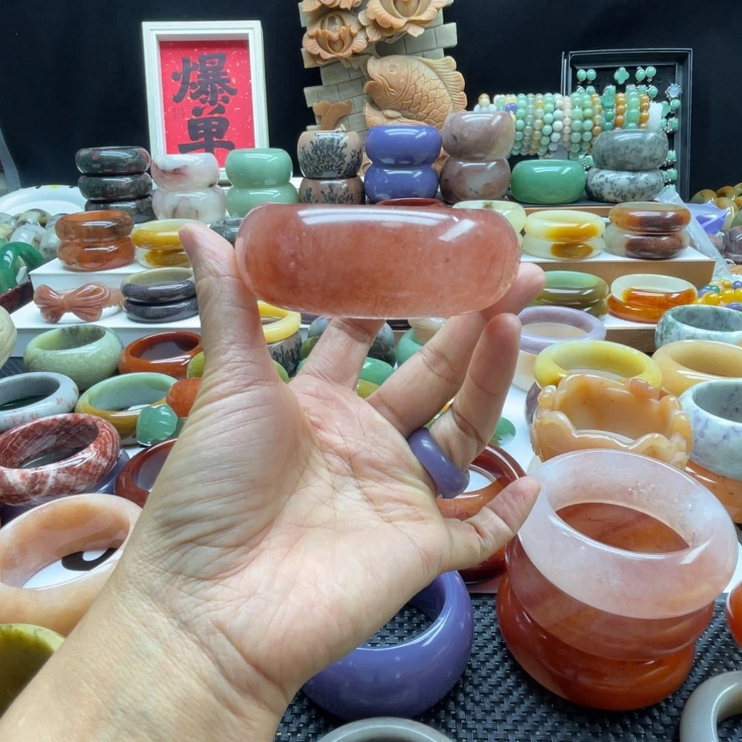 睿***楠石英岩玉未镶嵌手镯