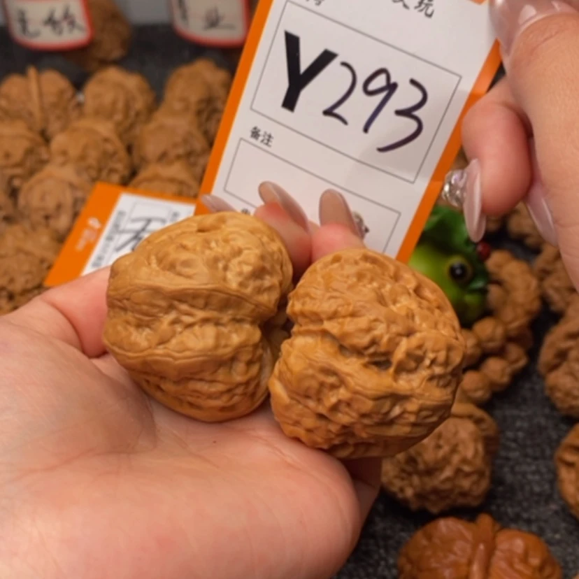 【闪购商品】把件桃核绿**高42蛙