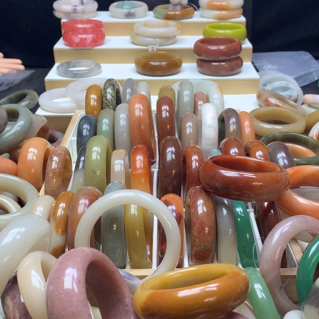 石英质玉手镯未镶嵌好**芦