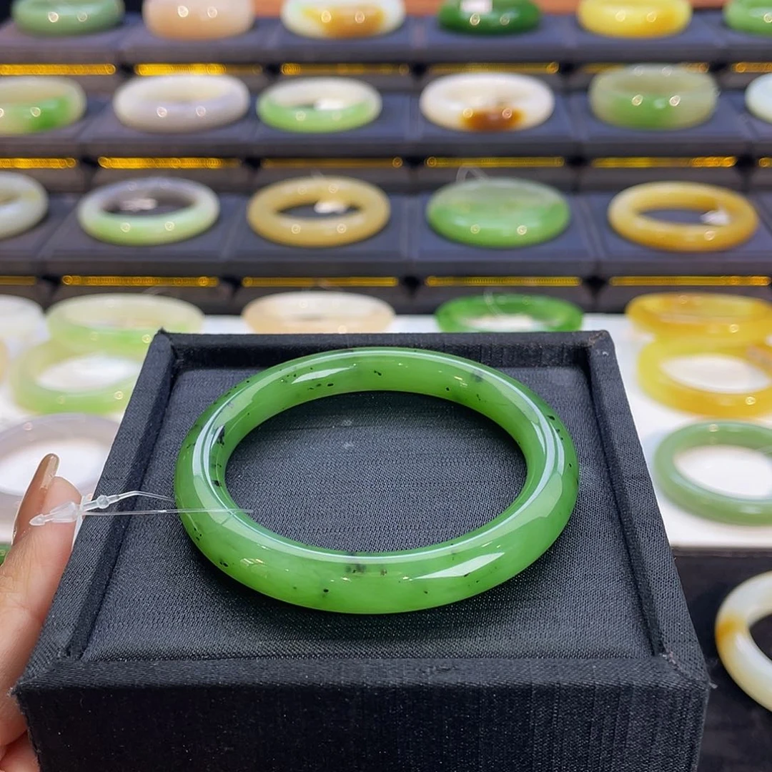 未镶嵌手镯和田玉-苹果绿猕猴桃圆条