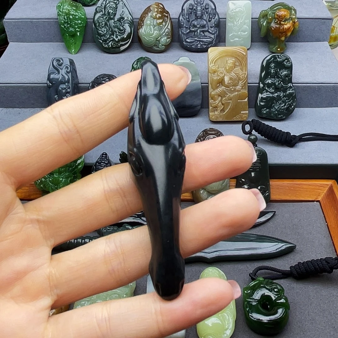 石英质玉未镶嵌颈饰
