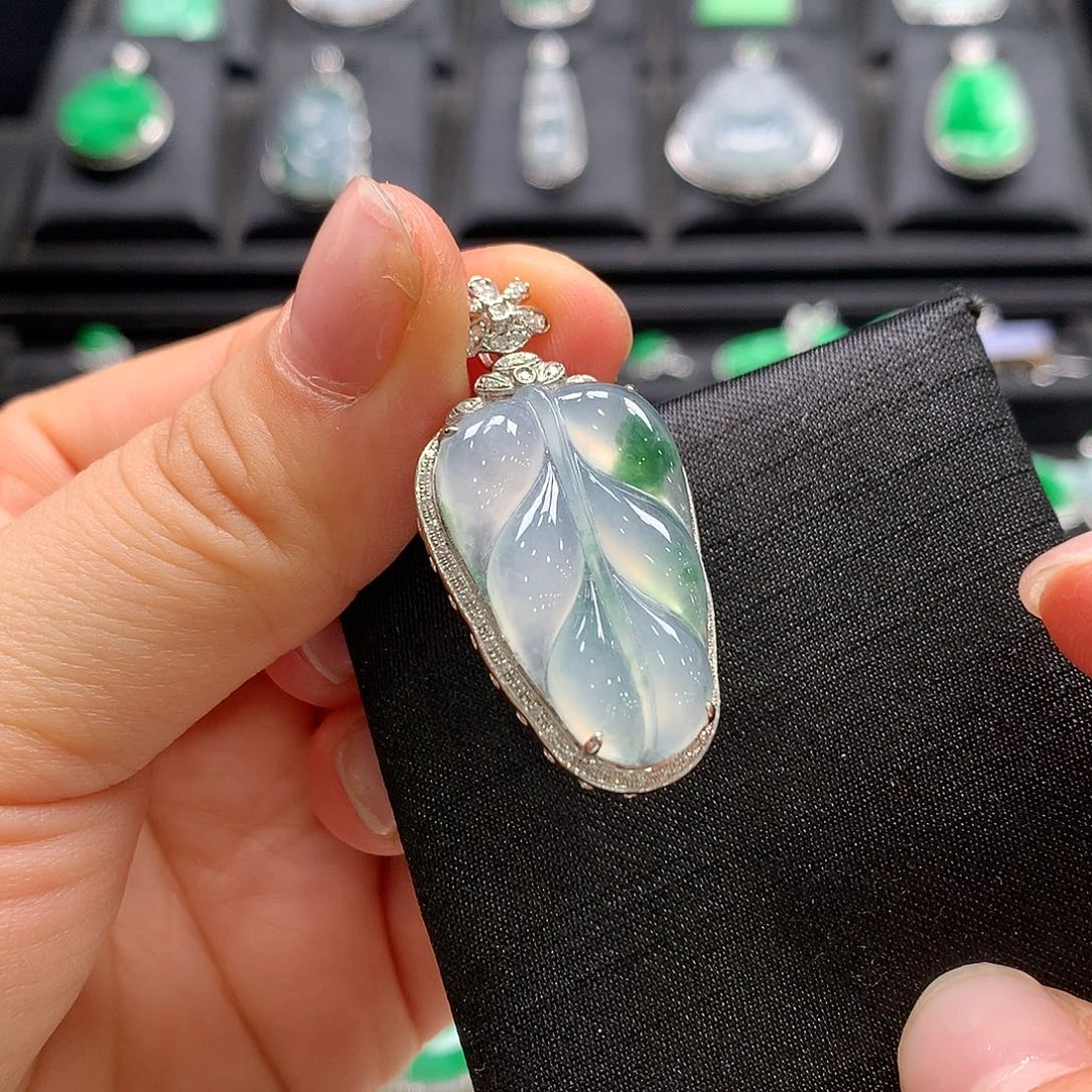 翡翠18K金镶嵌颈饰