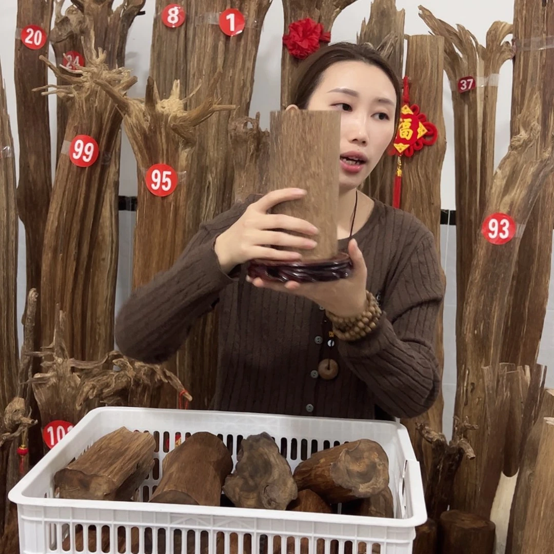 沉香碎屑沉香原材料