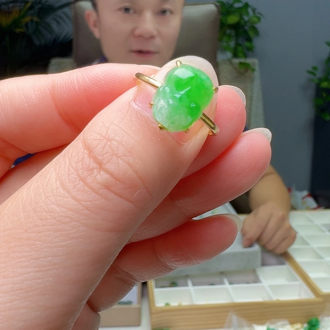 翡翠18K金镶嵌戒指天然