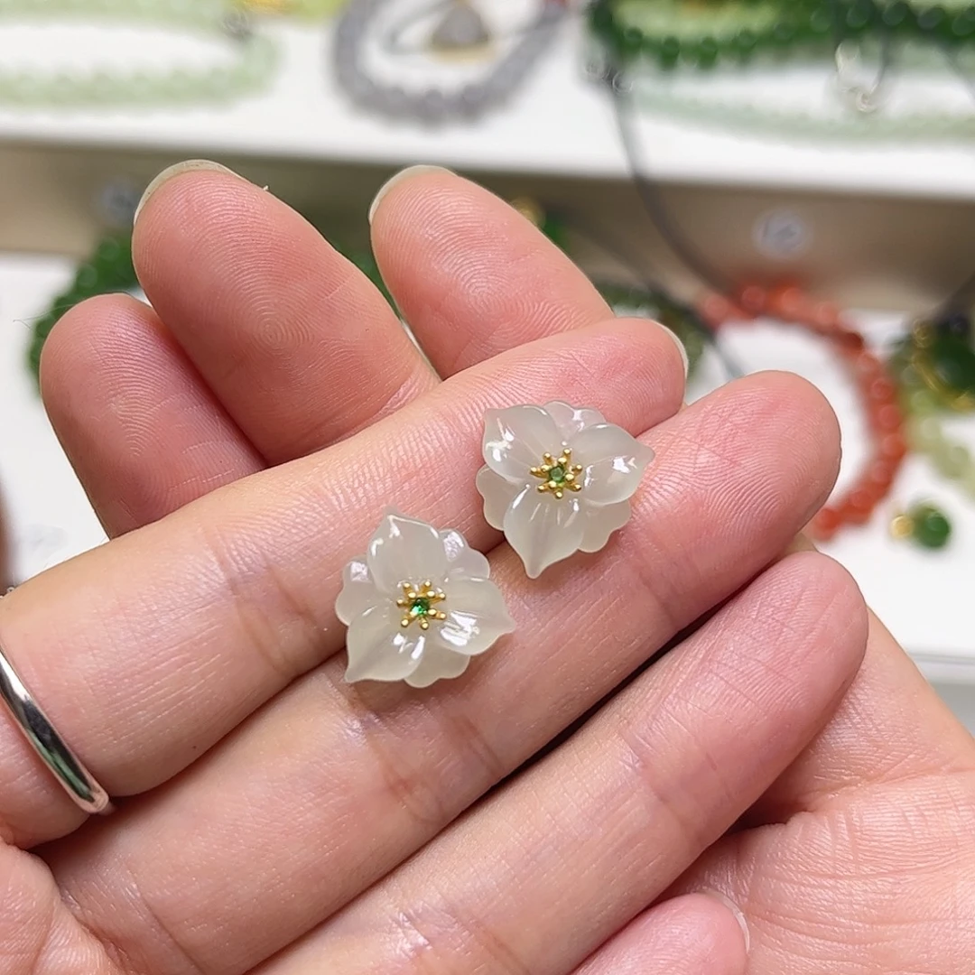 开***儿和田玉银S925镶嵌耳饰