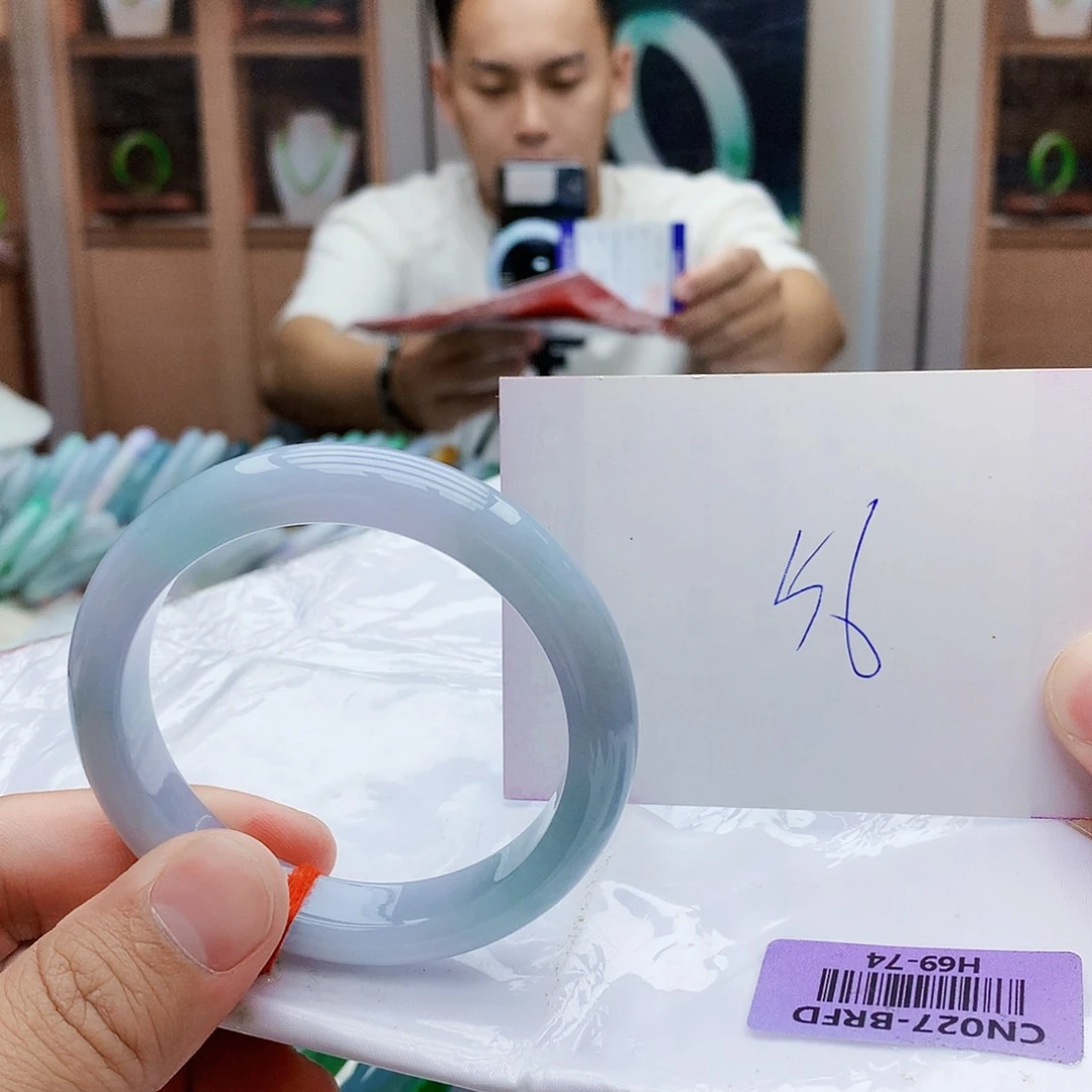 翡翠手镯未镶嵌gujgjhfhj45678