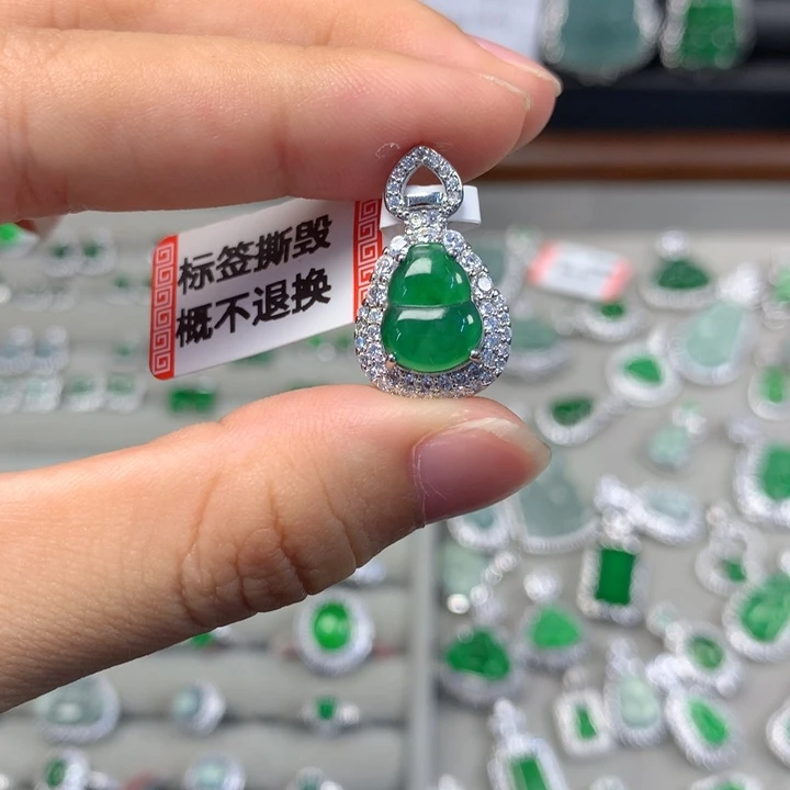 翡翠未镶嵌颈饰吊坠