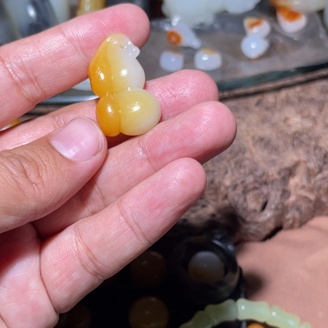 和田玉未镶嵌车挂