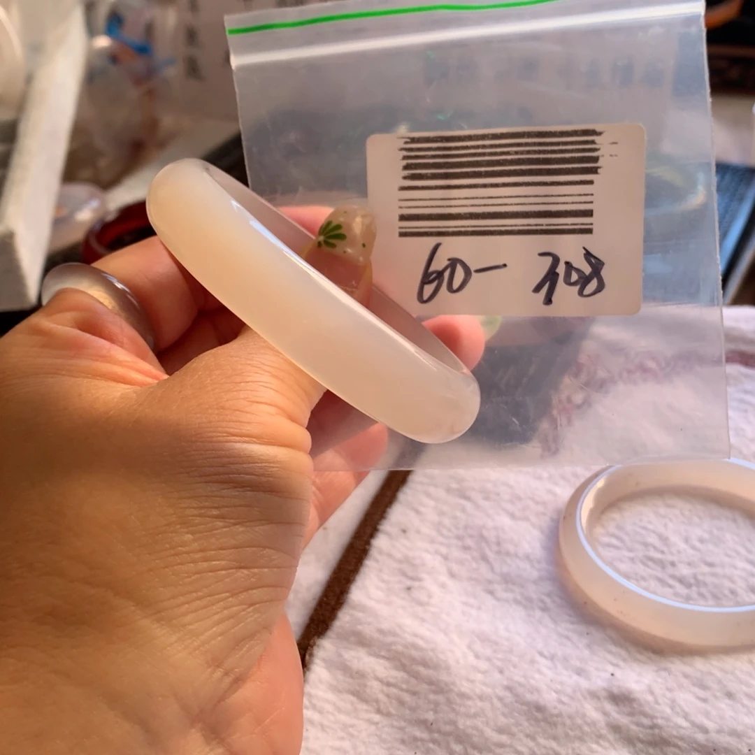 玛瑙/玉髓手镯未镶嵌60