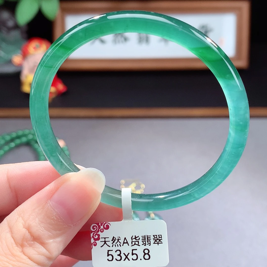 未镶嵌手镯（圆镯）翡翠