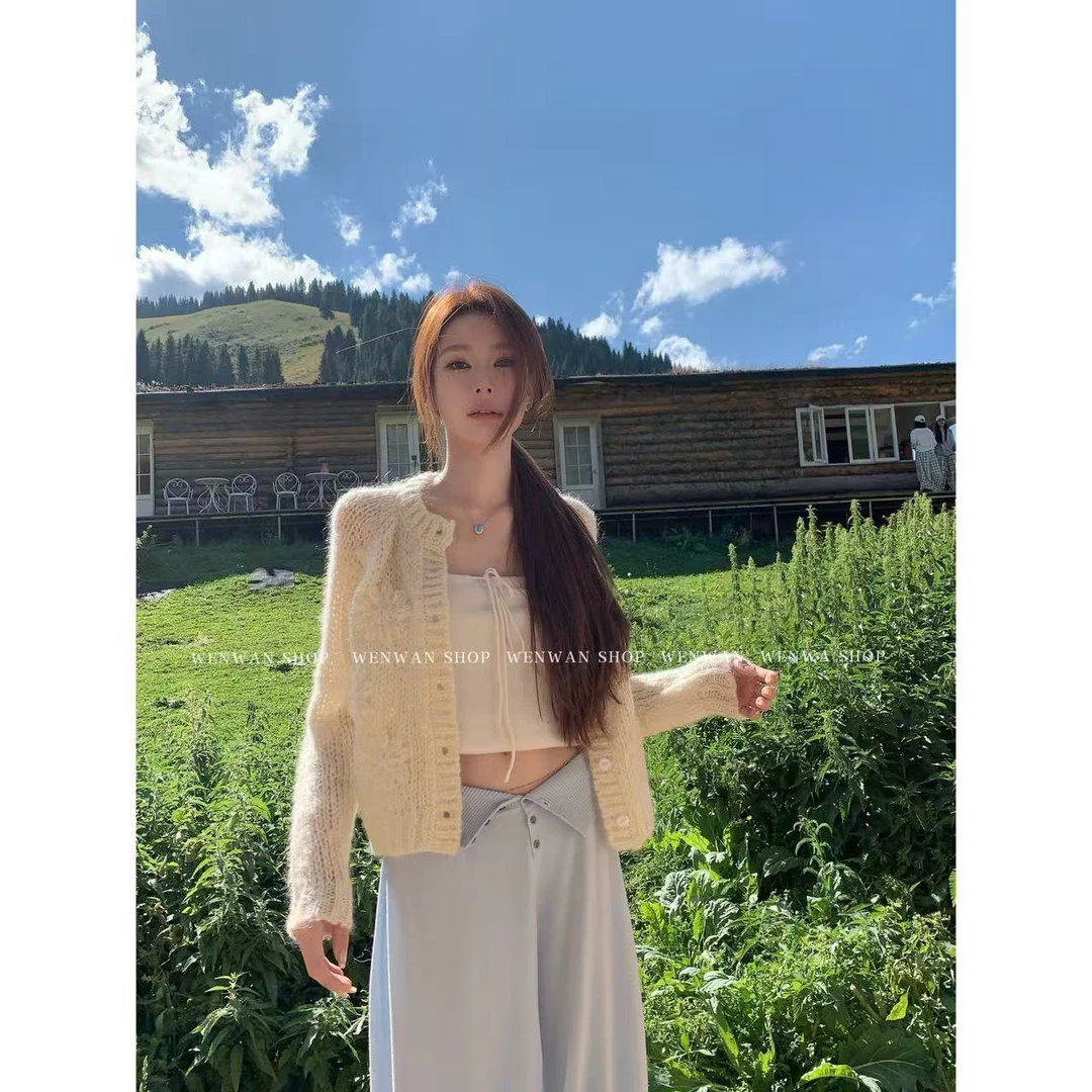 【温油姐姐】奶白色圆领立体花朵设计针织开衫