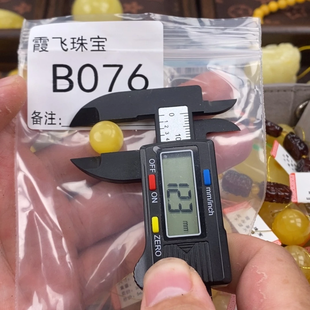 琥珀未镶嵌珠宝奇石T****部