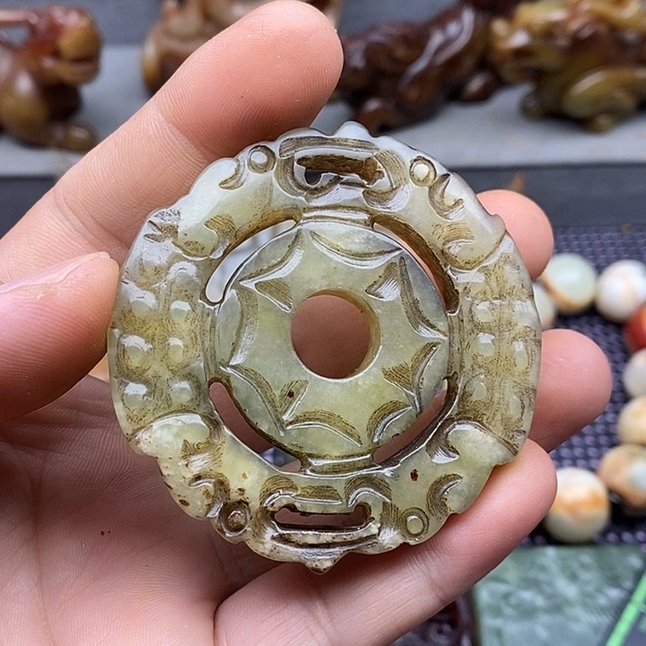 未镶嵌蛇纹石玉颈饰