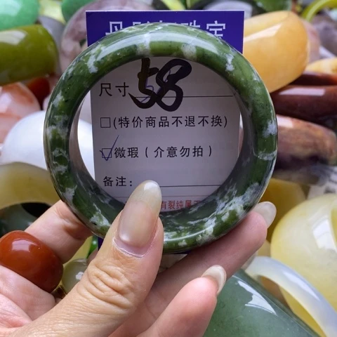 未镶嵌手镯石英质玉