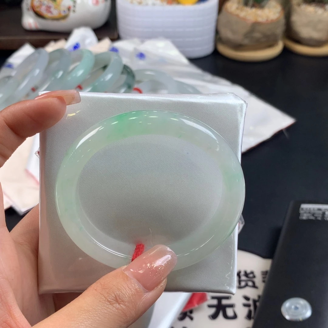 翡翠未镶嵌手镯54贵妃