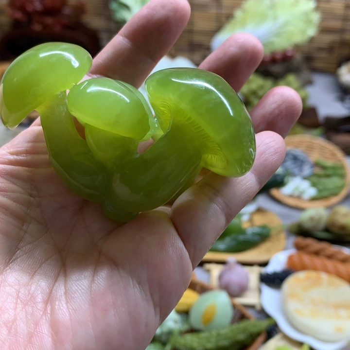 未镶嵌蛇纹石玉摆件琬*