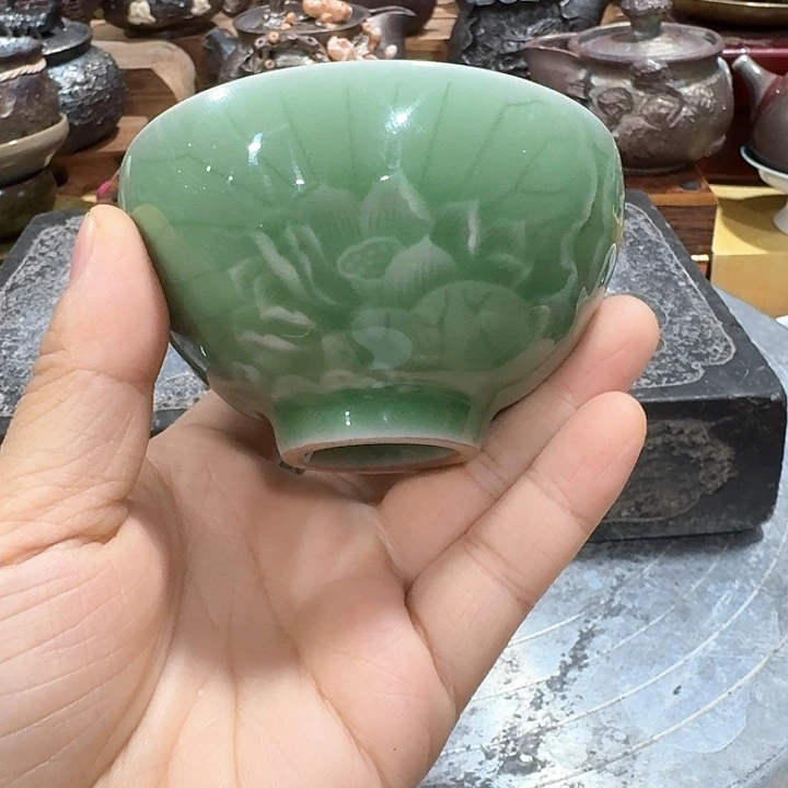 主人杯一个，瓷。。品茗