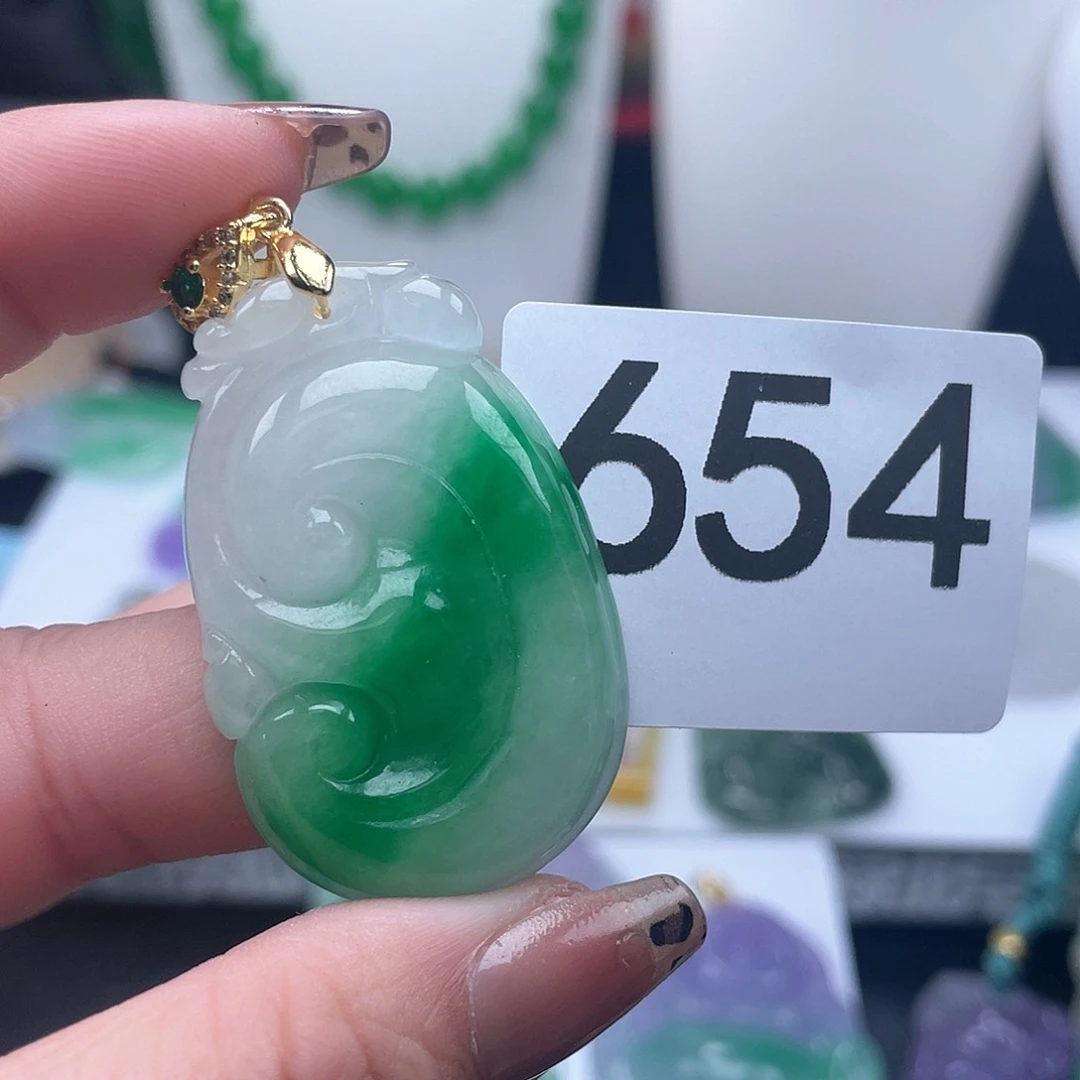 翡翠吊坠(赠链)未镶嵌