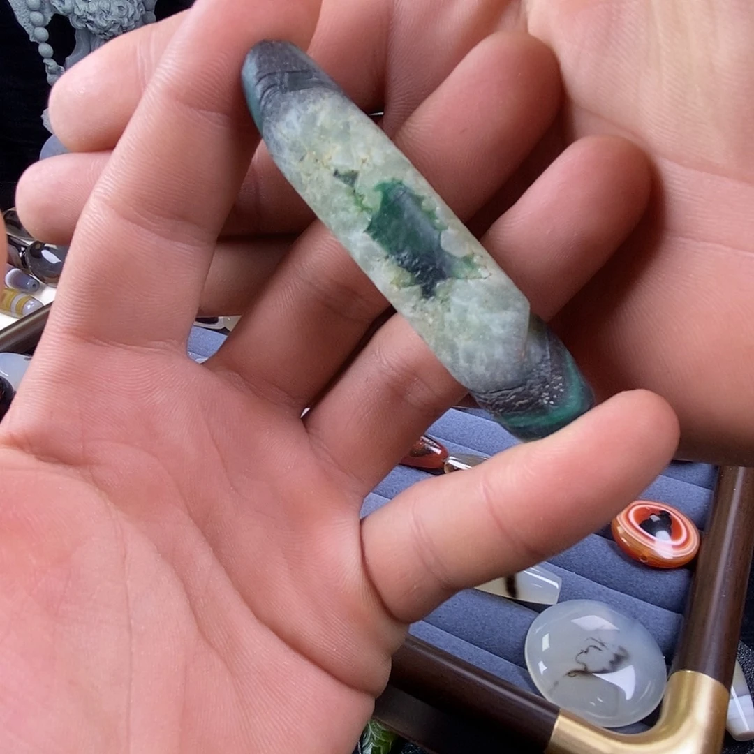 未镶嵌颈饰玛瑙/玉髓妙*