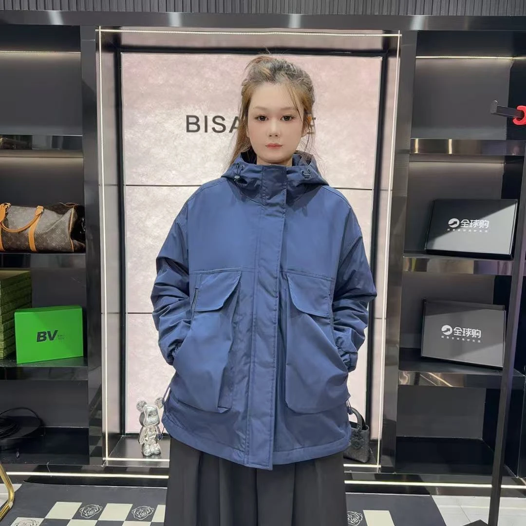 2025新款胖妹妹户外秋季夹棉外套连帽拉链大口袋百搭时尚冲锋衣女