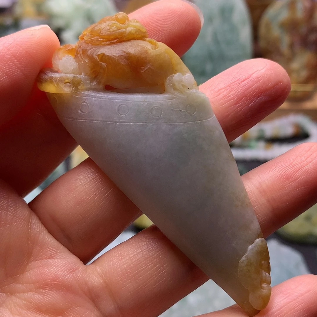 定制翡翠未镶嵌龙牙