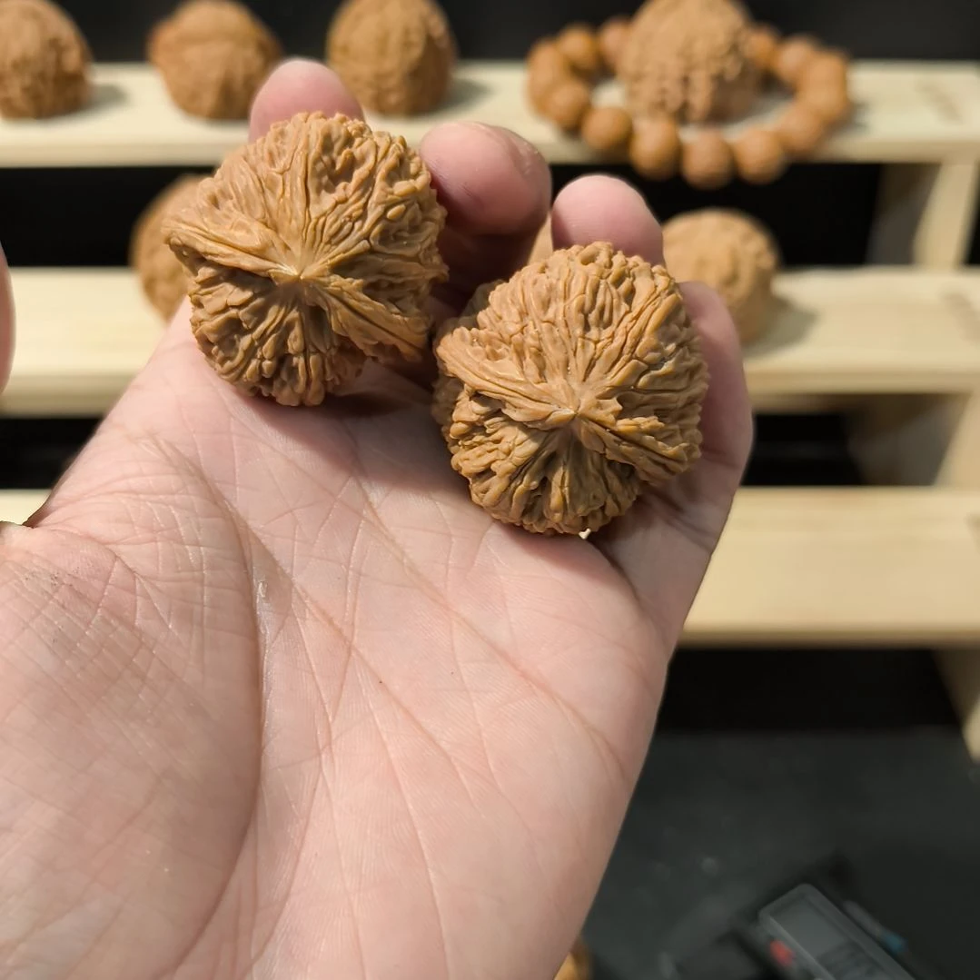 文玩核桃吊坠40南疆有黄