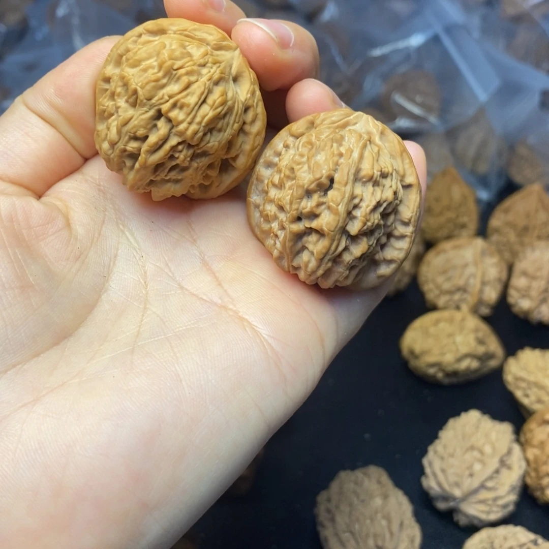 文玩核桃吊坠白狮子37
