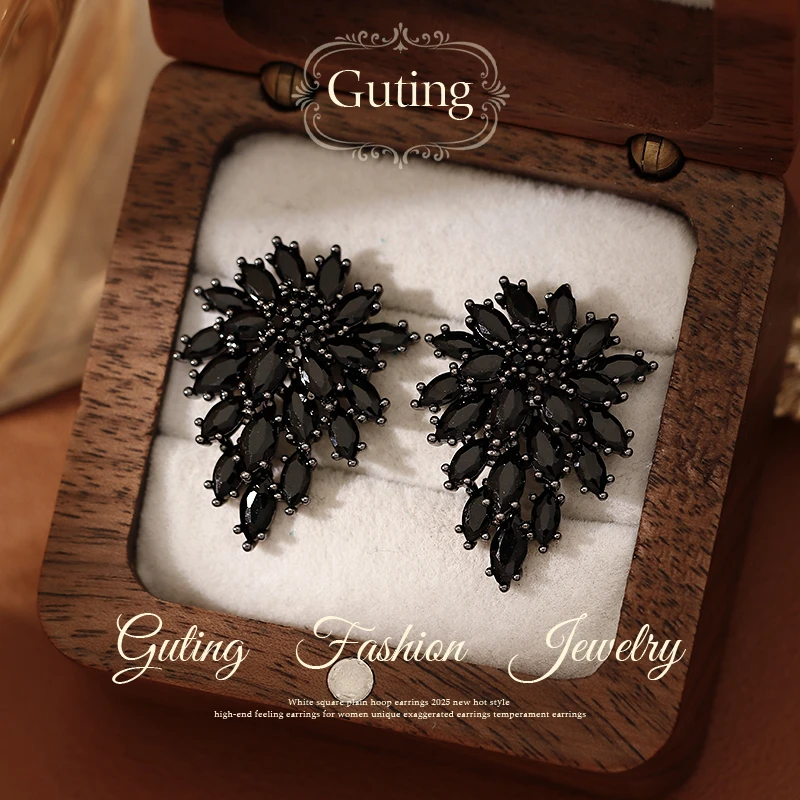 铜合金合成锆石耳饰 22726黑色雪花耳环女秋冬耳饰轻奢高级耳钉