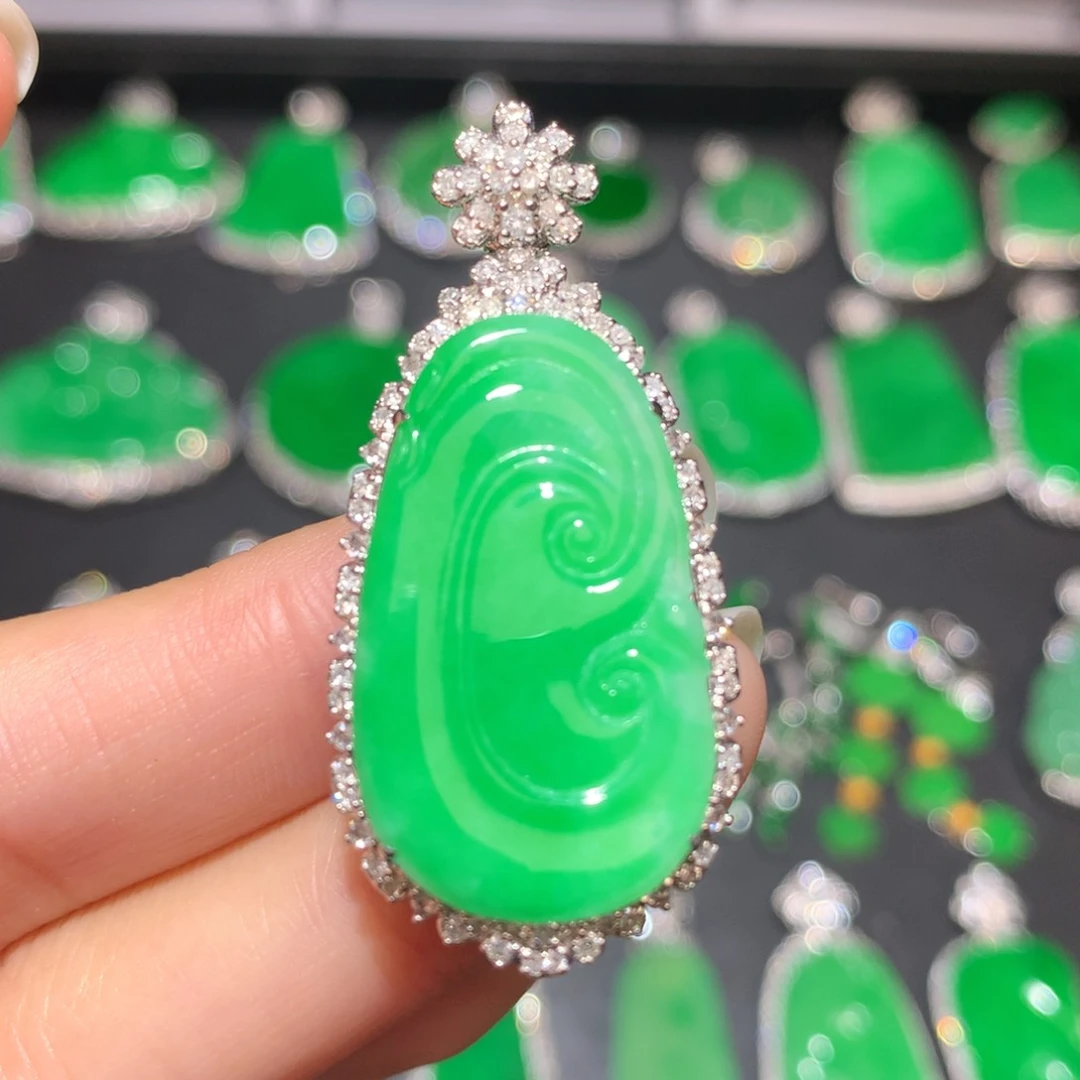 翡翠颈饰18K金镶嵌翡翠