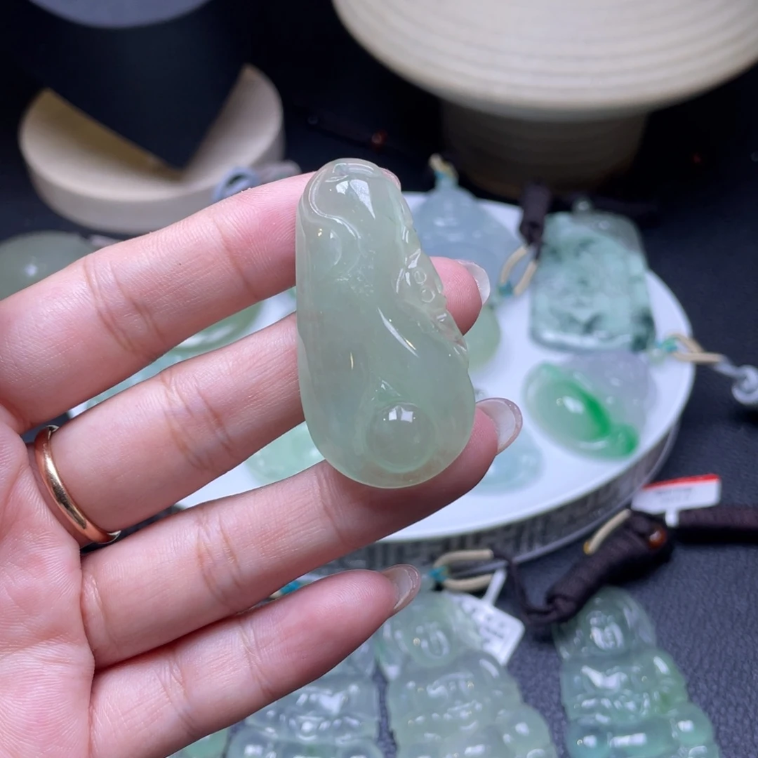 颈饰未镶嵌翡翠