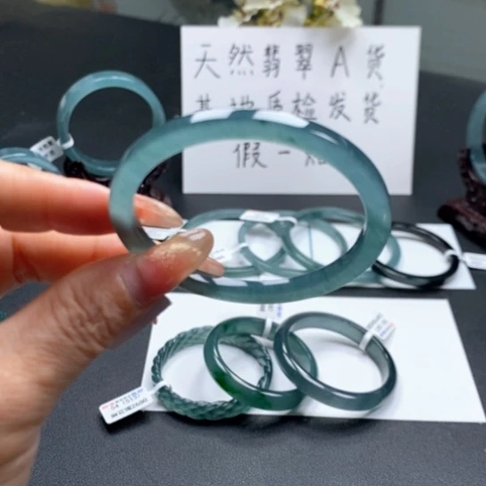 翡翠手镯未镶嵌小*孃51尺寸